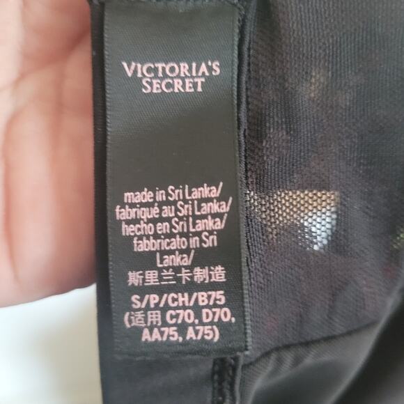 Victoria's Secret Small keyhole open back cheetah print black athletic crop top - Picture 6 of 7